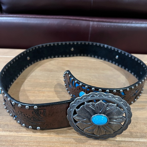Beautiful women’s western style belt with faux  turquoise. Actual belt is 34” - Picture 1 of 6